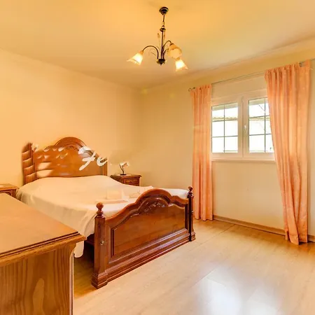 Villa Monte Branco - Super 5 Bedroom Holiday Sleeps 14 Guests Private Pool
